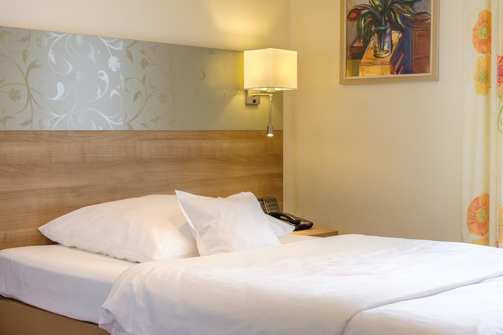 Hotel Hohenstaufen Goeppingen Ngoại thất bức ảnh