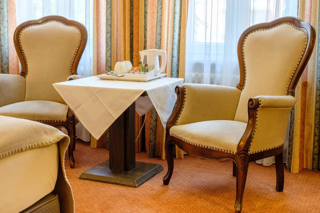 Hotel Hohenstaufen Goeppingen Ngoại thất bức ảnh